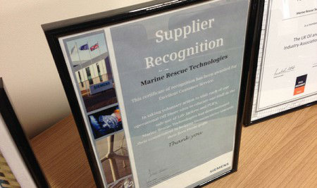 Siemens present MRT with Customer Service award